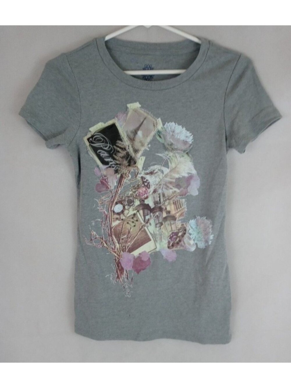 Bandolinoblu Women's Gray T-Shirt With Floral Paris Feather Designs Size Small